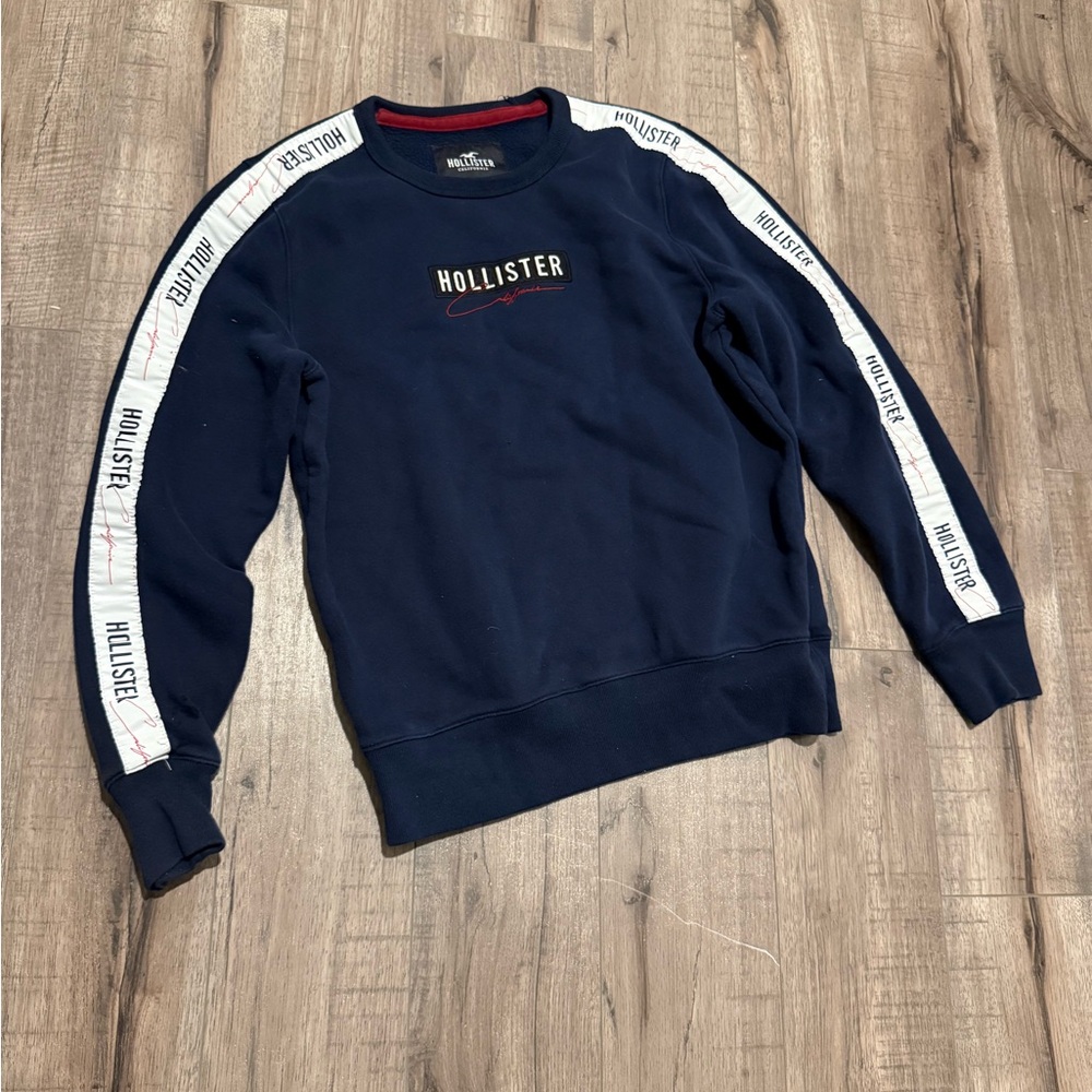 Hollister Men's Blue Crewneck Sweater